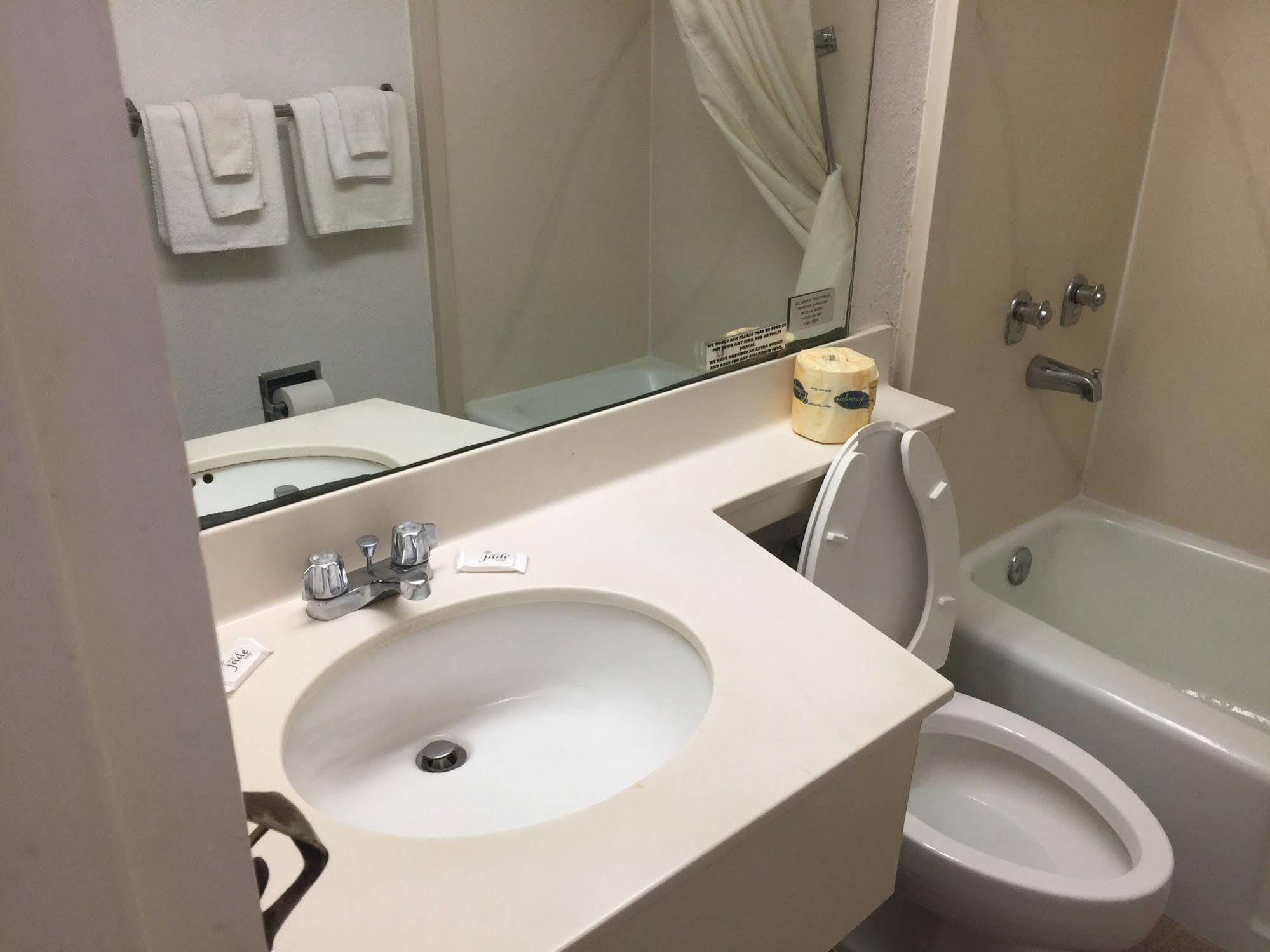 Red Roof Inn פריסברג מראה חיצוני תמונה